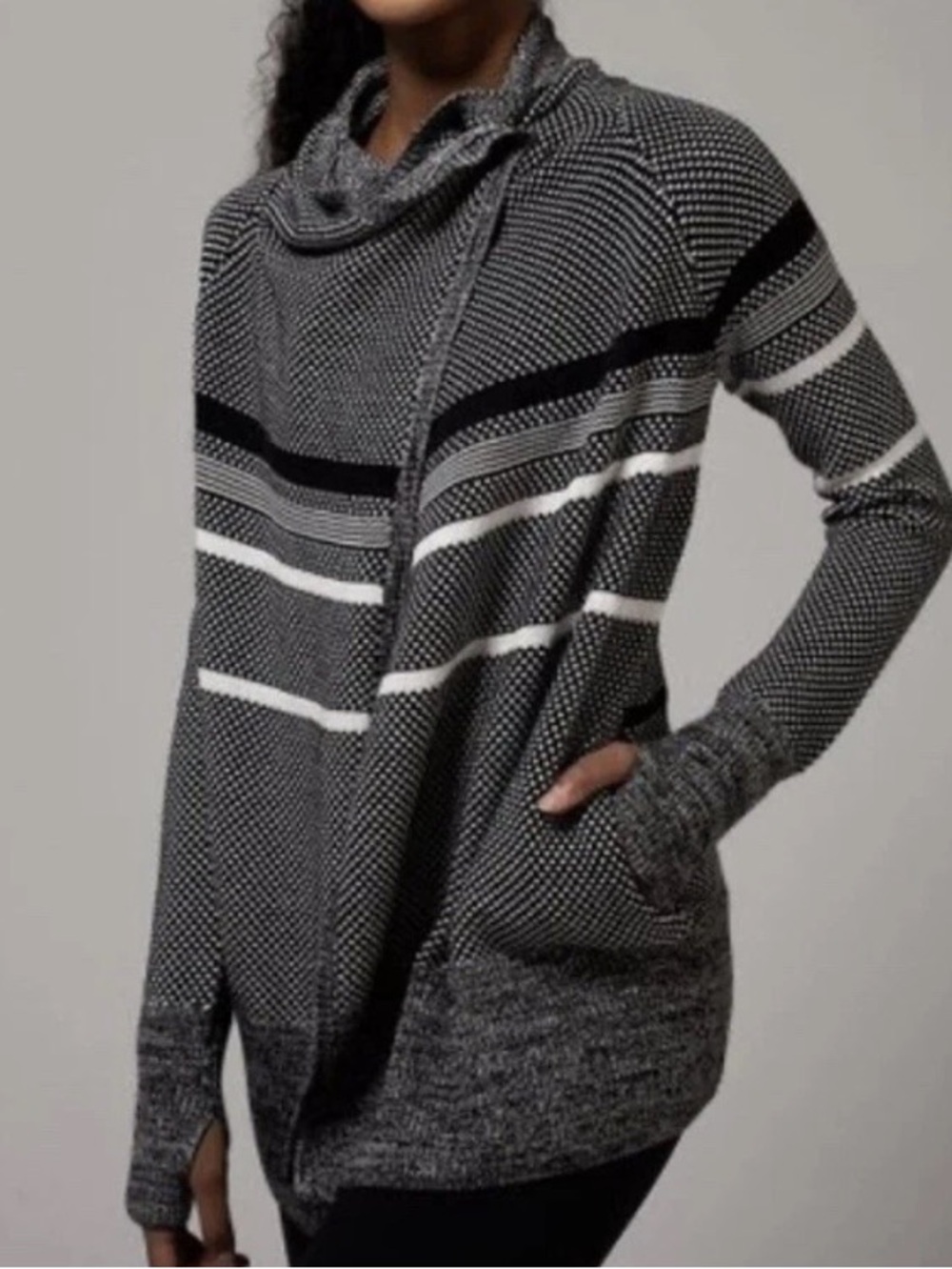 IVIVVA by LULULEMON girls size 10 sweater